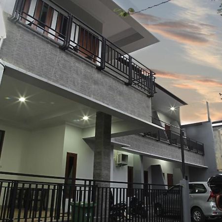 Andelis Homestay Джокьякарта Экстерьер фото