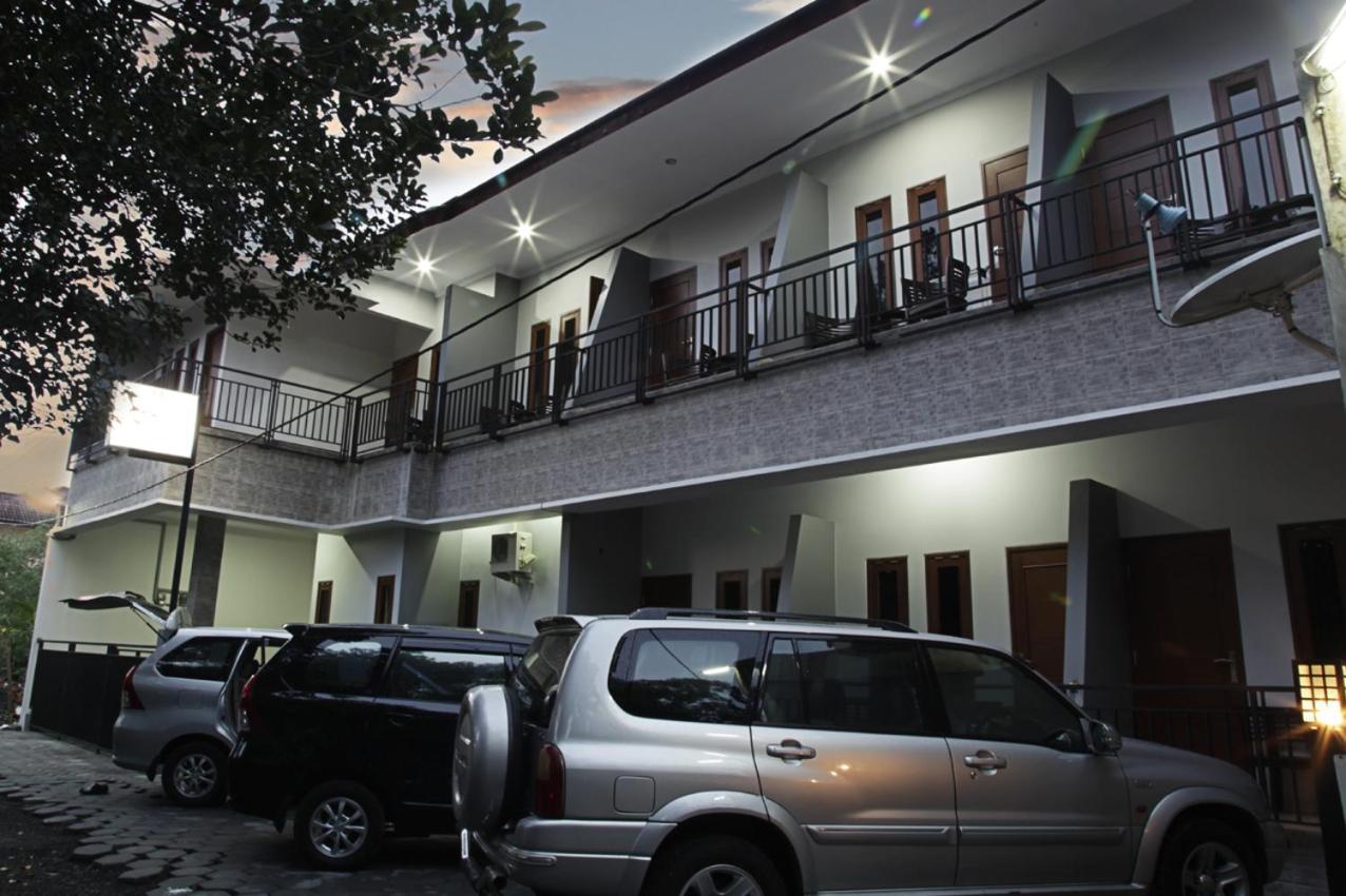 Andelis Homestay Джокьякарта Экстерьер фото